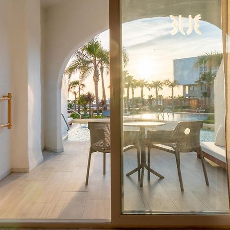 Zahara Beach & Spa By Qhotels - Adults Recommended サアラ・デ・ロス・アトゥネス エクステリア 写真 A view of the pool from a guest room