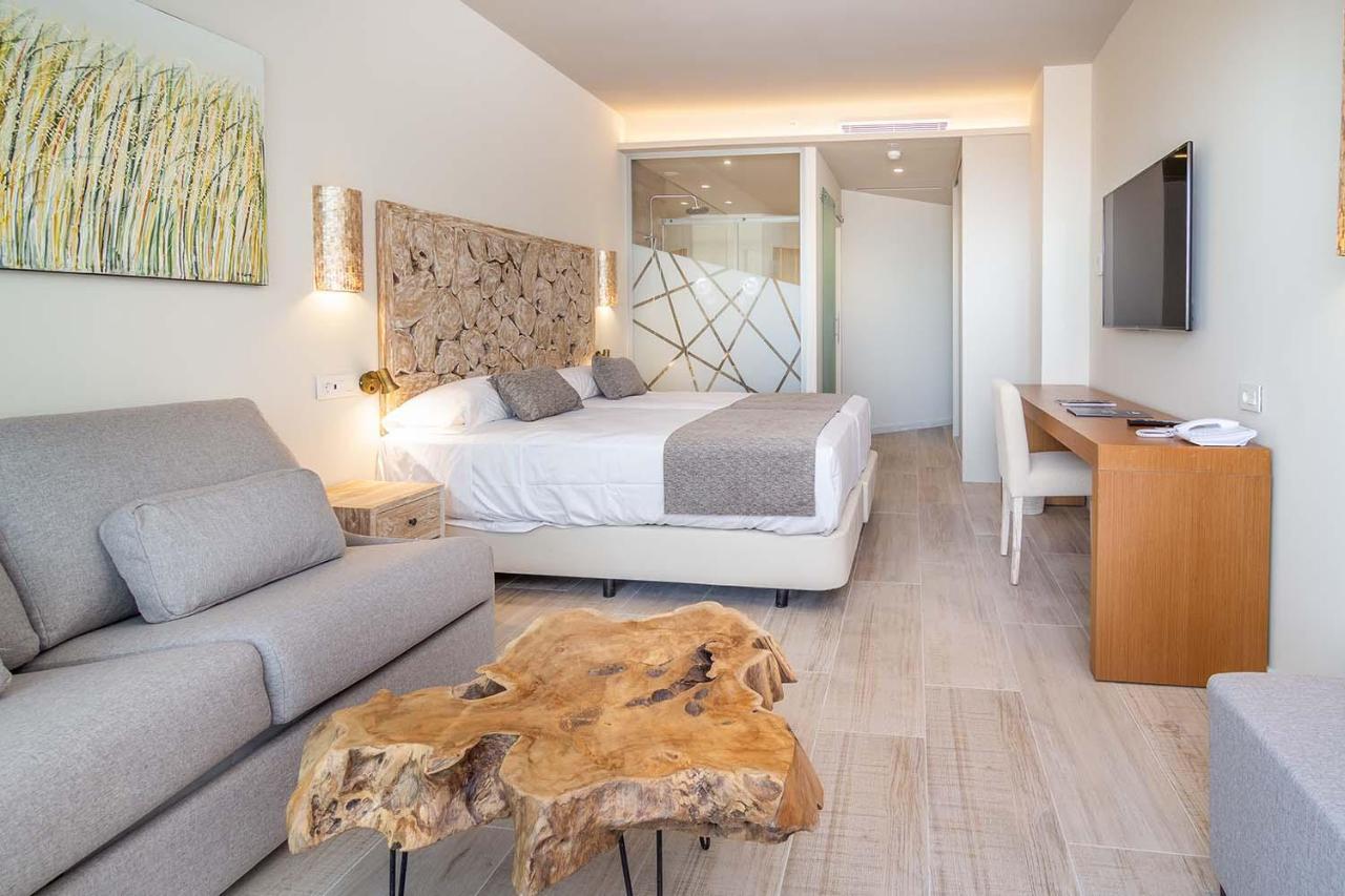 Zahara Beach & Spa By Qhotels - Adults Recommended サアラ・デ・ロス・アトゥネス エクステリア 写真 Deluxe room