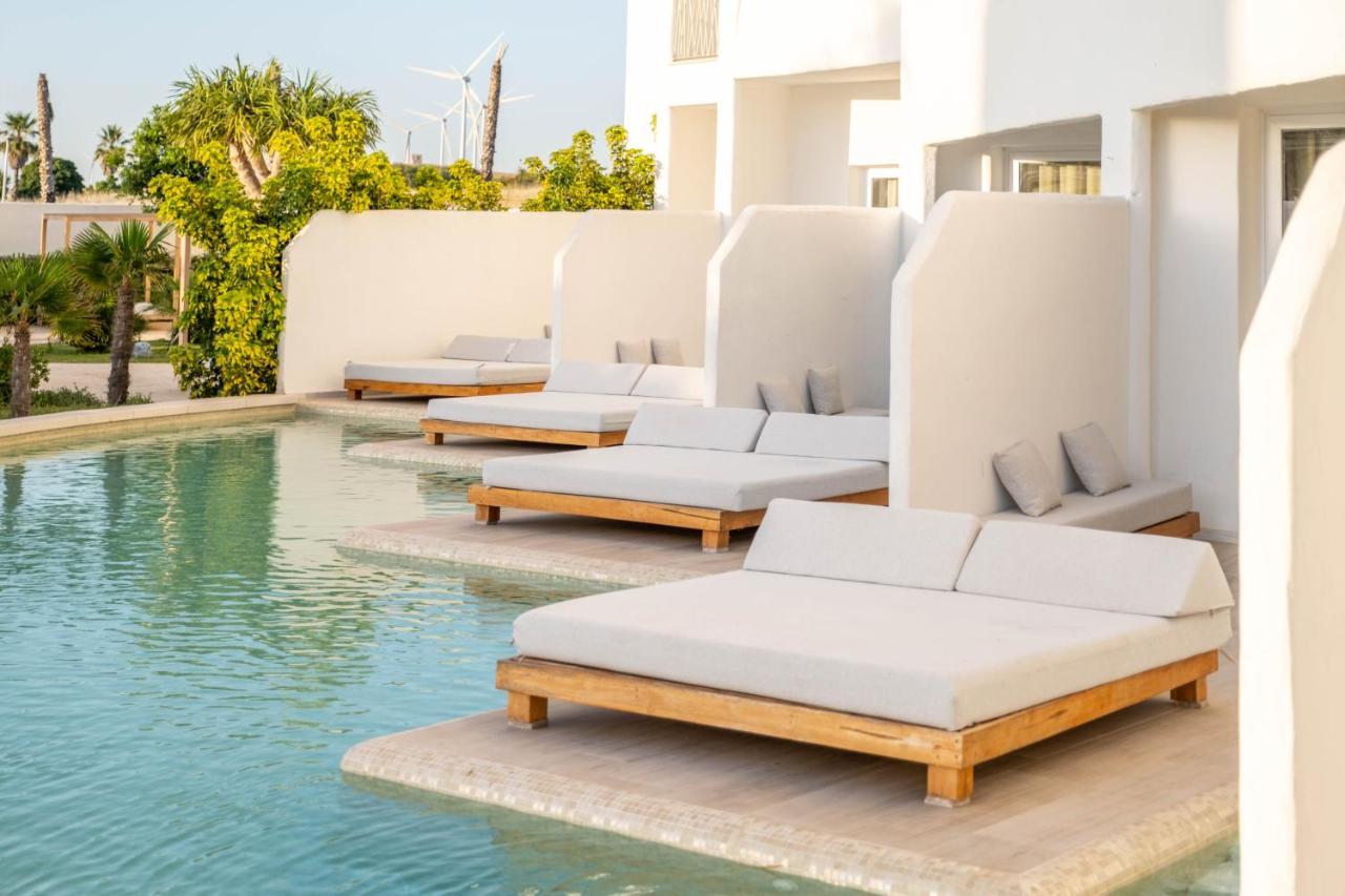 Zahara Beach & Spa By Qhotels - Adults Recommended サアラ・デ・ロス・アトゥネス エクステリア 写真 The hotel's pool