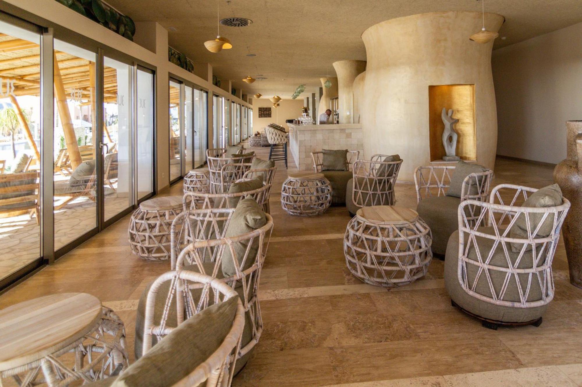 Zahara Beach & Spa By Qhotels - Adults Recommended サアラ・デ・ロス・アトゥネス エクステリア 写真 The interior of the lounge