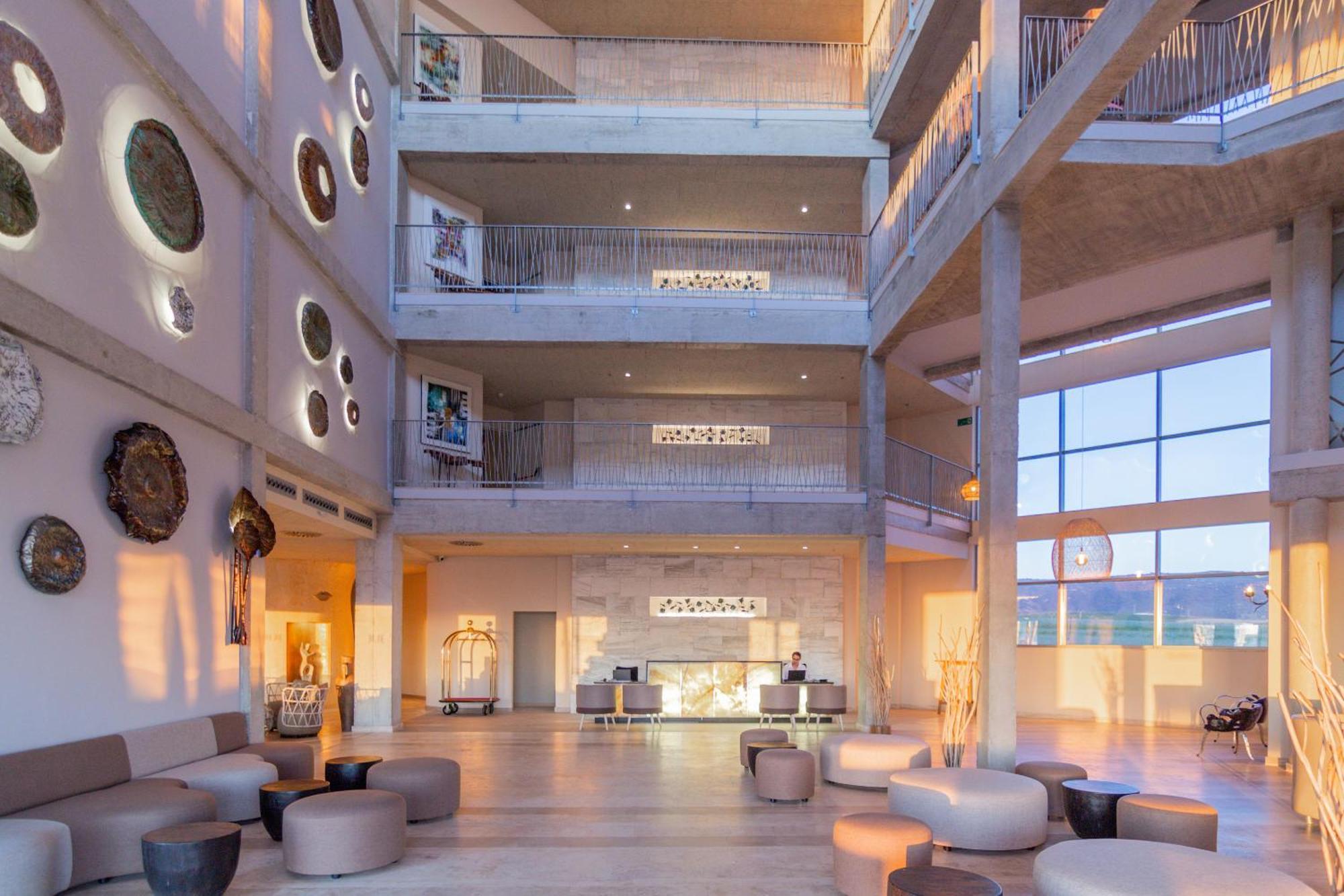 Zahara Beach & Spa By Qhotels - Adults Recommended サアラ・デ・ロス・アトゥネス エクステリア 写真 The lobby of the hotel